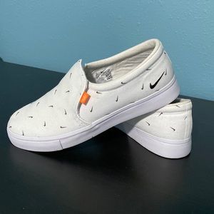 Nike Court Royale Slip-on